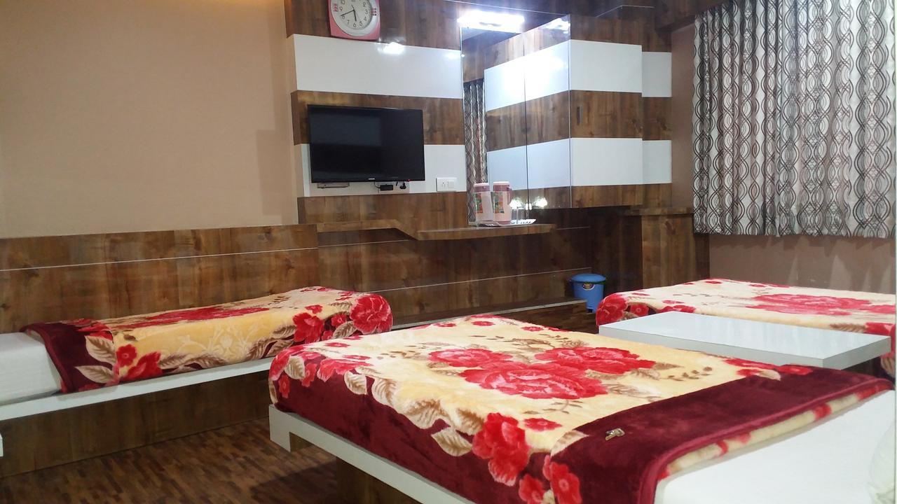 סוראט Hotel Decent מראה חיצוני תמונה