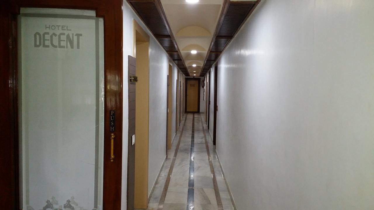 סוראט Hotel Decent מראה חיצוני תמונה