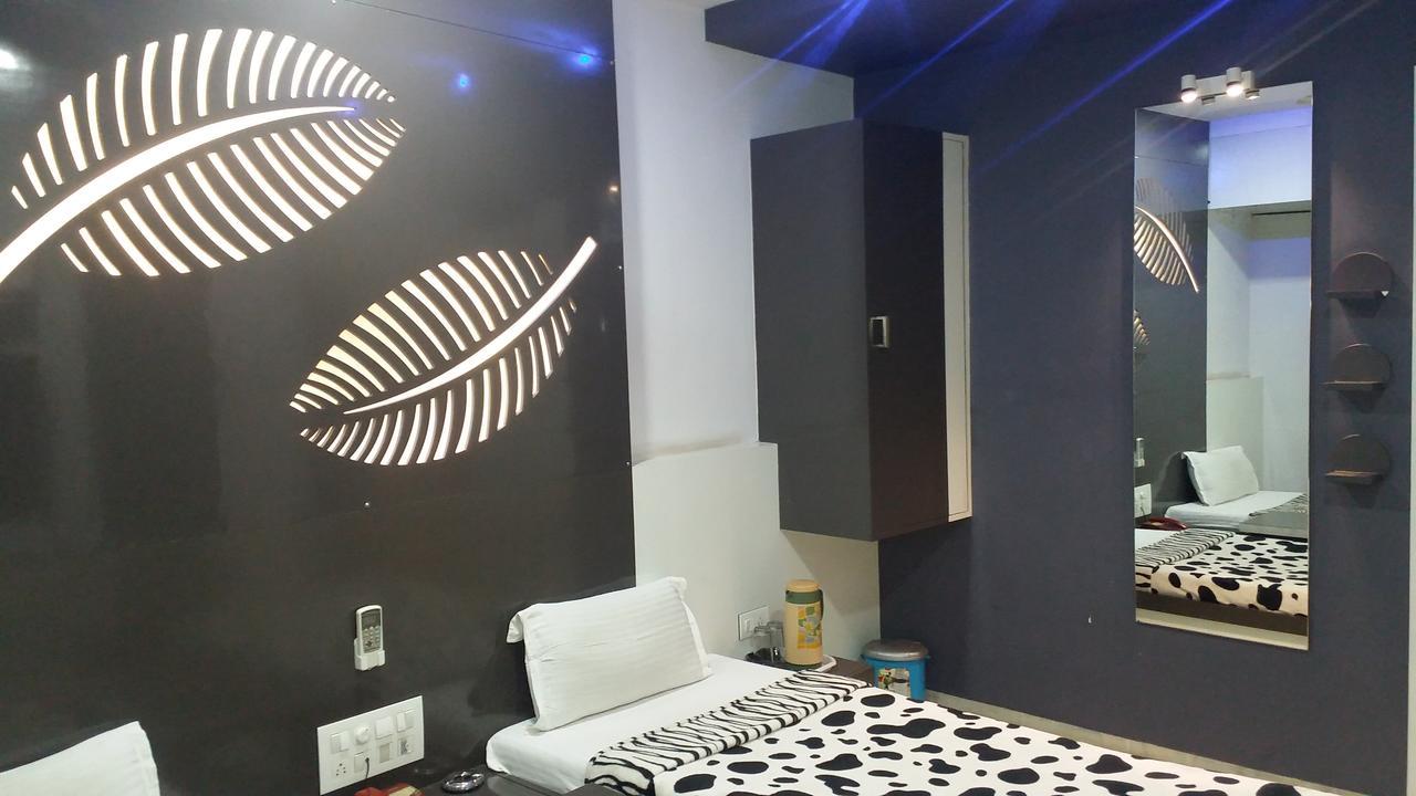 סוראט Hotel Decent מראה חיצוני תמונה