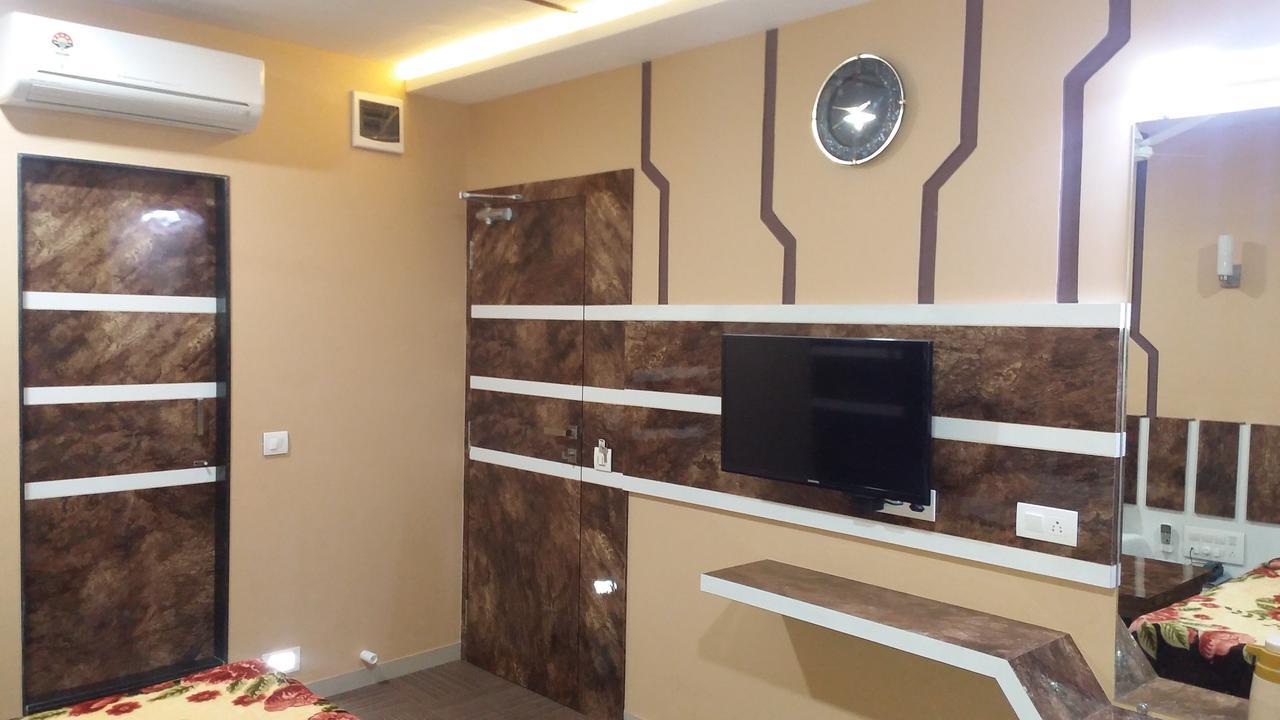 סוראט Hotel Decent מראה חיצוני תמונה